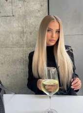 Bayan Cansu. Sadece apart otel