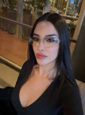 Genç ve Cazibeli Mersin Zeycan