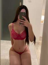 Siyah uzun saçlı bayan Kumsal