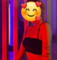 Arabada bile sevişebilen Nazlı