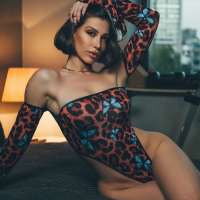 Fit Seksi Esmer Bayan Nehir