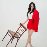 ZARA Eve Otele Gelen Bayan