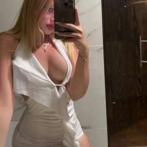 Beyaz tenli  Mila seksi escort
