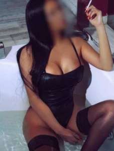 Çekici şehvet dolu anlar yaşatan Karaca