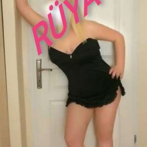 Dolgun göğüslü hatun Rüya