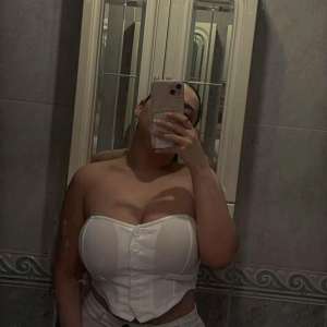 Esmer Mersin bayan Amira