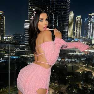 Eve Otele Gelen Fantazi Yapan Tuana