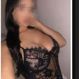 Evi Olan Esmer Güzellik Miran