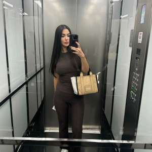 Genç ve Cazibeli Mersin Zeycan