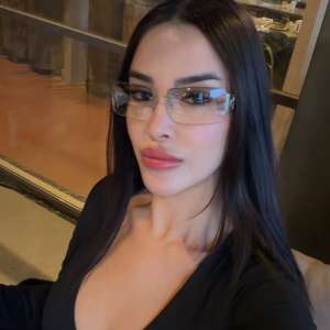 Genç ve Cazibeli Mersin Zeycan