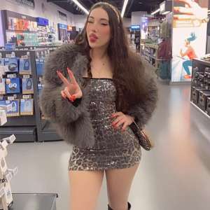 Mezitli'nin en seçkin Bayanı Berna. sadece WhatsApp