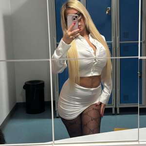 Sarı saçlı escort Sena