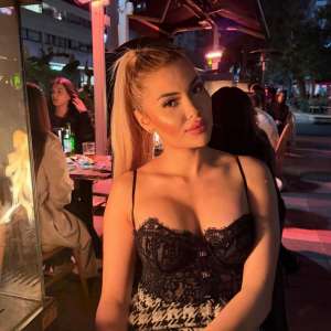 Seksapel VİP escort Canan