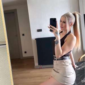 Seksapel VİP escort Canan