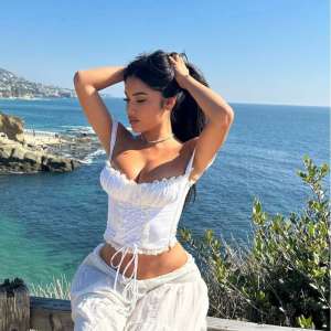 Sevgili Tadında Simge Kendi yeri Var