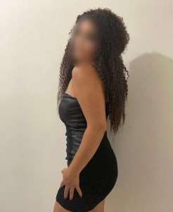 Sihirli tavşan kostümü giyecek Duru