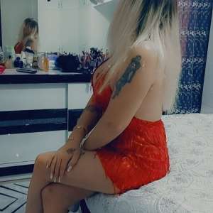 Yatakda beylerin gönlünü alan Cansu