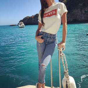 Yeni Mersin seksapel Escort Esra