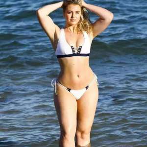 Yeşil gözlü seksi bayan Sahra